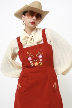 Vestido veludo vermelho bordado