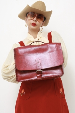 Mochila 100% couro marsala
