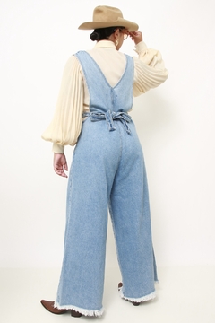 Macacao jeans flare amarração na internet
