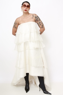 Saia vestido de noiva usado como T.Q.C na internet