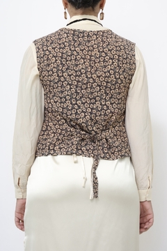Imagem do Colete viscose vintage flor bege