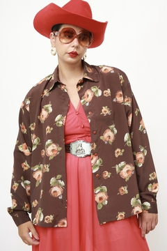 camisa marrom flores western