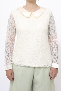 Imagem do Blusa renda manga longa gola de cetim
