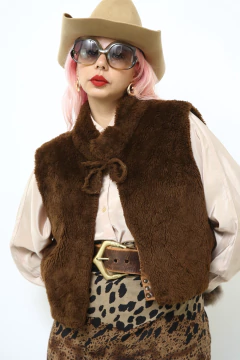 Colete pelúcia marrom forrado