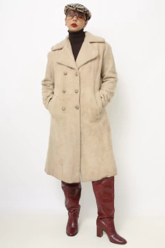 Casaco pelucia bege forradao CGC - Capichó Brechó