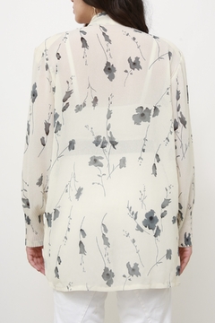 Camisa estampado levinha flores - comprar online