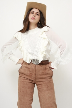 Blusa branca tricot babados western
