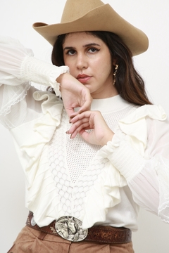 Blusa branca tricot babados western