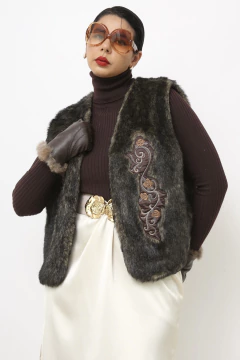 Imagem do Colete pelucia com borado boho