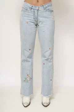 Calça jeans bordado flor semi flare - loja online