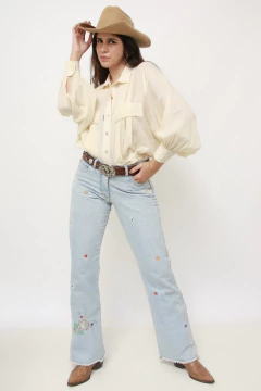 Calça jeans bordado flor semi flare - comprar online