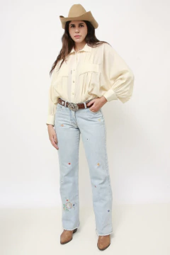Calça jeans bordado flor semi flare - Capichó Brechó