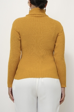 Gola alta acrilico amarela - comprar online