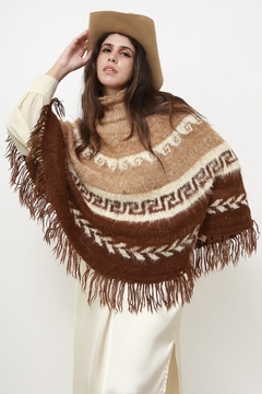 Imagem do Poncho lã vintage clássico franja