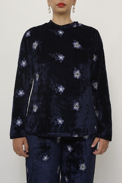 Conjunto azul flores 70´s veludo chic na internet