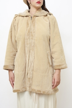 Casaco bege forro pelucia touca - comprar online