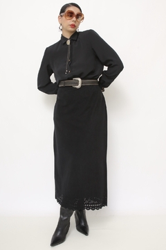 Saia midi boho preta aveludada - comprar online