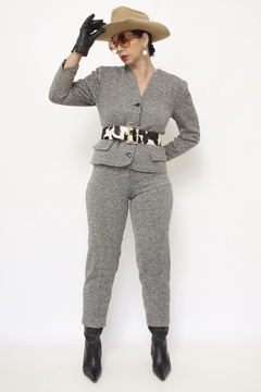 Conjunto cinza CALÇA + BLAZER floquinhos