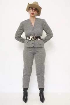 Conjunto cinza CALÇA + BLAZER floquinhos