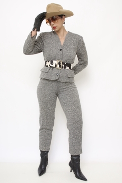 Imagem do Conjunto cinza CALÇA + BLAZER floquinhos