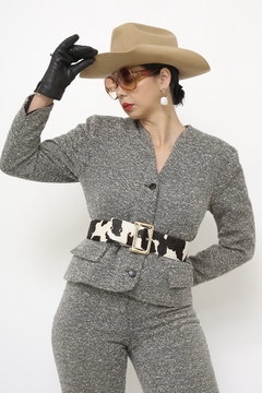 Conjunto cinza CALÇA + BLAZER floquinhos