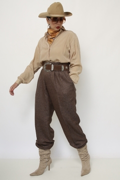 Calça cintura alta marrom vintage na internet