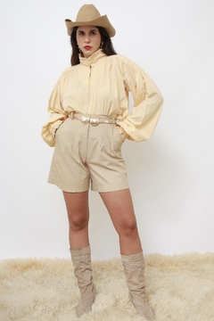 Shorts bege cintura alta