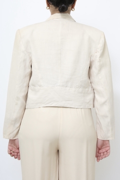 Blazer cropped linho cru