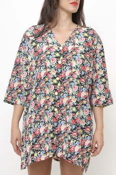 Camisa flores máxi evasê na internet