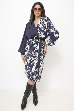 Vestido traspassado azul com estampa - comprar online