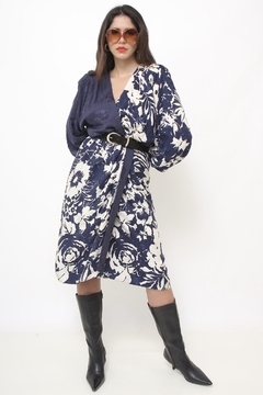 Vestido traspassado azul com estampa - comprar online
