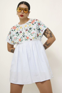 Imagem do Vestido macaquinho jeans bordado zara