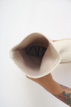 Bota ZARA off white 37 - Capichó Brechó