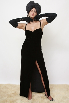 Vestido veludo preto longo fenda