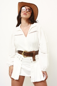 Shorts saia branco ilhos curto na internet
