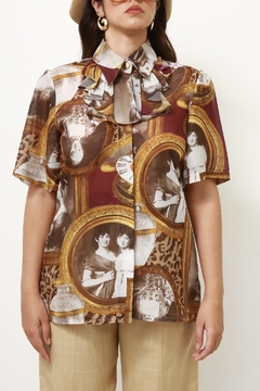 Camisa vintage rostos decada babado na internet