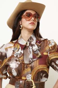Camisa vintage rostos decada babado