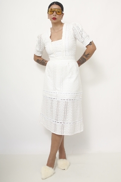 Vestido branco renda midi forrado