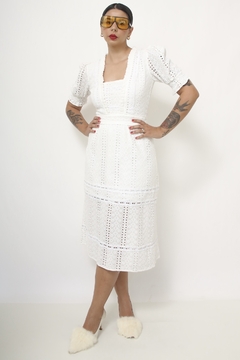 Vestido branco renda midi forrado