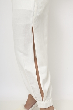 Calça bag creme cintura alta abertura perna na internet