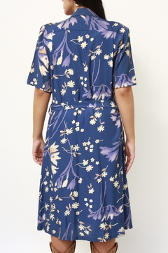Imagem do Vestido azul viscose flores com faixa