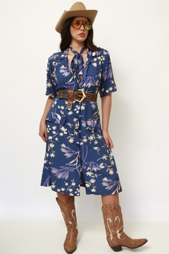 Vestido azul viscose flores com faixa - Capichó Brechó