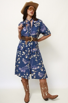 Vestido azul viscose flores com faixa - Capichó Brechó