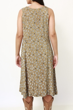 Vestido estamapdo bege midi - Capichó Brechó