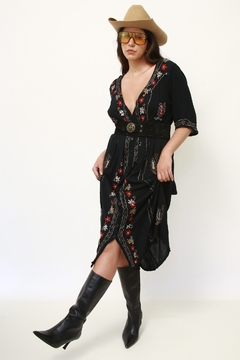 Vestido preto flores vermelha - Capichó Brechó