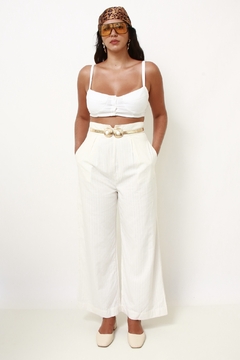 Calça pantalona branca cintura alta leve listras