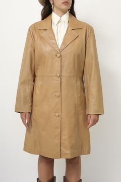 SOBRETUDO DE COURO BEGE CLASSICO FORRADO - comprar online