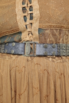 Cinto couro estonado tachas - comprar online