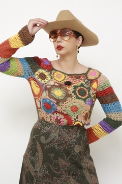 Blusa crochet color marrom