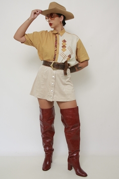 Mini saia bege evase aveludada